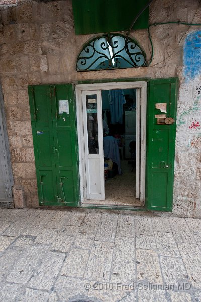 20100408_102546 D3.jpg - Doorway, Muslim quarter